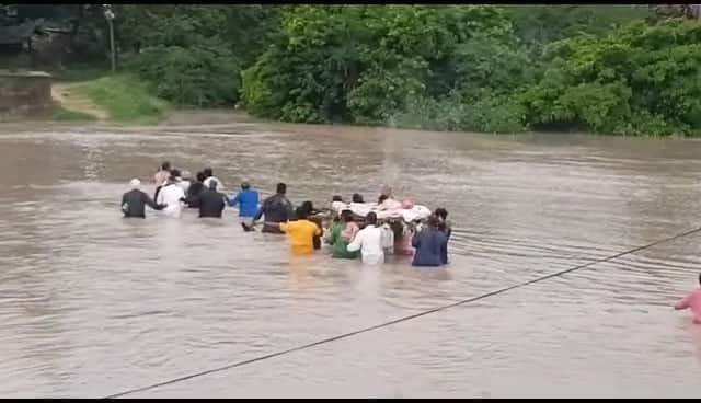 Palghar Rain five gates of Dhamani Dam opened flooding of Surya river vigilance warning for riverside villages Palghar Rain: धामणी धरणाचे पाच दरवाजे उघडले; सूर्या नदीला पूर, नदीकाठच्या गावांना सतर्कतेचा इशारा