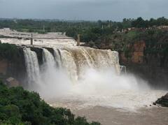 Belgaon Waterfall: मुसळधार पावसामुळे गोकाक धबधबा प्रवाहित; पर्यटकांसाठी ठरतोय आकर्षण, पाहा फोटो...