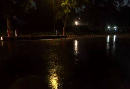Delhi Rain: तूफानी बारिश में डूबा दिल्ली-NCR! जाम से लोग बेहाल, तस्वीरों में देखें कब मिलेगी राहत