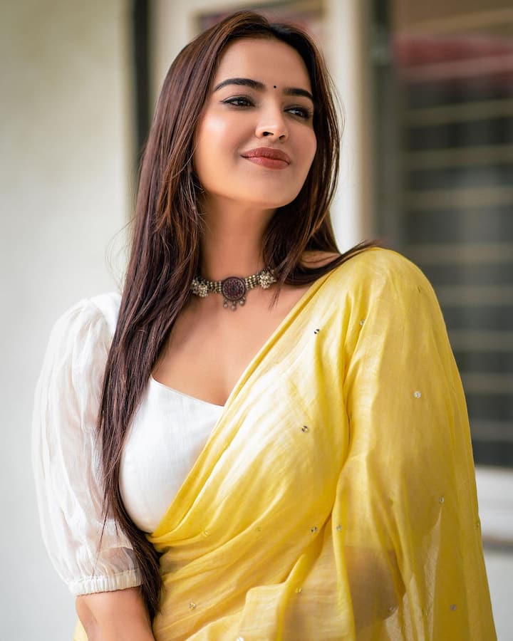 రీసెంట్ టైమ్స్ లో రవితేజ నటించిన 'రావణాసుర' సినిమాలో పోలీస్ ఆఫీసర్గా అదరగొట్టింది.