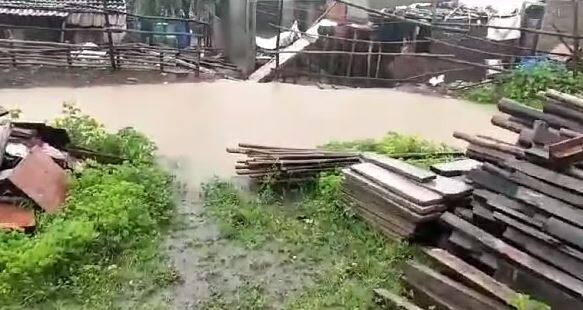 मराठवाडा आणि विदर्भातील काही जिल्ह्य्यांसह उत्तर महाराष्ट्रात पावसाचा यलो अलर्ट जारी करण्यात आला आहे.