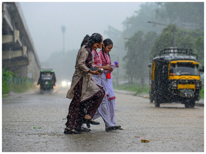 Weather Update Today 26 july chandigarh Punjab imd forecast Rain alert  amritsar jalandhar Moga ka Mausam | Punjab Weather Today: पंजाब में 3 दिन  तक भारी बारिश की आशंका, 9 जिलों में