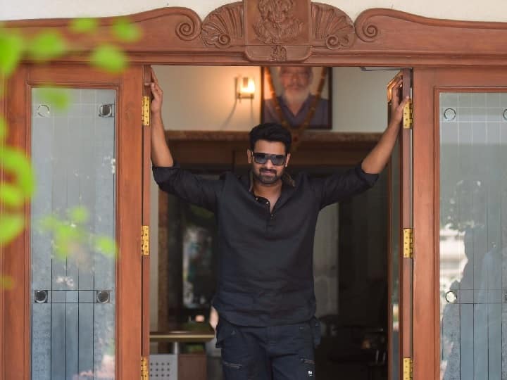 Prabhas House Jubilee Hills: एक्टर प्रभास की पिछली कुछ फिल्मों ने बॉक्स ऑफिस पर ठीक प्रदर्शन नहीं किया, लेकिन अभी भी उनके पास बड़ी बजट की कई फिल्में हैं...