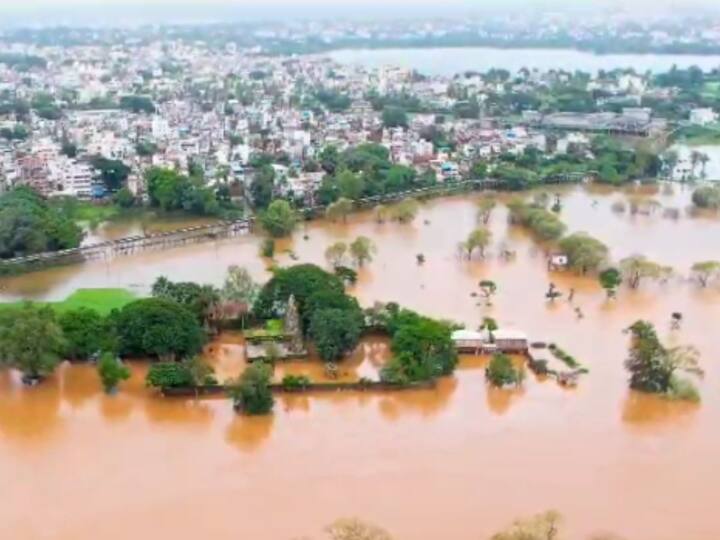 हवामान विभागाकडून कोल्हापूर जिल्ह्यासाठी आज (26 जुलै) रेड अलर्ट देण्यात आला आहे. मात्र, दुपारपर्यंत पावसाने उघडीप दिली आहे. जिल्ह्याला उद्यासाठी ऑरेंज अलर्ट जारी करण्यात आला आहे.