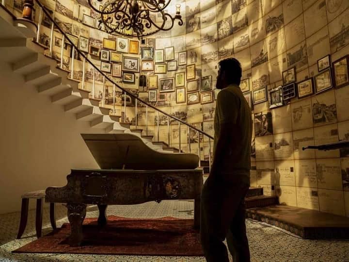 एक्टर प्रभास फिल्म इंडस्ट्री के सबसे बड़े सितारों में से एक हैं. बाहुबली मूवी ने उन्हें न सिर्फ अखिल भारतीय पहचान दिलाई, बल्कि अन्य देशों में भी उनकी प्रसिद्धी पहुंच गई.