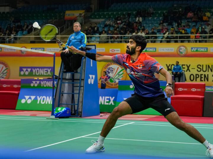 நேற்று நடைபெற்ற ஆண்கள் ஒற்றையர் பிரிவில் இந்தியாவை சேர்ந்த ஸ்ரீகாந்த் மற்றும் தைவானை சேர்ந்த சௌ தியென்-சென் மோதிய ஆட்டத்தில் 21-13, 21-13 என்ற புள்ளிகள் கணக்கில் ஸ்ரீகாந்த் வெற்றி பெற்றார். அடுத்ததாக ப்ரணாய் சீனாவை சேர்ந்த லி ஷிஃபெங்கை 21-17, 21-13 என்ற புள்ளிகள் கணக்கில் வென்று 16 ஆவது சுற்றுக்கு முன்னேறி உள்ளார். நாளை நடைபெற உள்ள 16ஆவது சுற்றில் இந்திய வீரர்களான ஸ்ரீகாந்த் மற்றும் ப்ரணாய் மோதவுள்ளனர்.