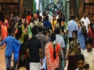 மதுரை : வெள்ளிக் கிளி வாகனத்தில் மீனாட்சி அம்மன் உலா.. பரவசத்தில் பக்தர்கள்..