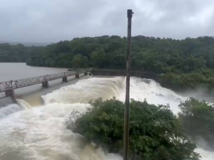 धरणातून 8540 क्युसेक पाण्याचा विसर्ग होत आहे.