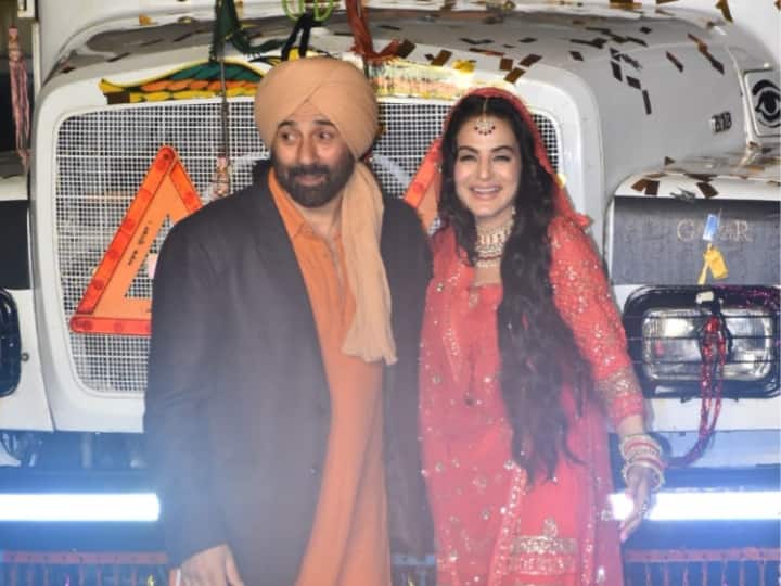 Sunny Deol on hatred between India and Pakistan at gadar 2 trailer launch भारत और पाकिस्तान के रिश्तों पर बोले 'गदर 2' के तारा सिंह, कहा- 'झगड़े नहीं होने चाहिए, ये सियासी खेल...'