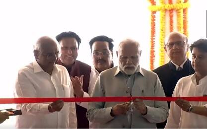PM Narendra Modi inaugurates Rajkot International Airport in Gujarat. PM Modi Gujarat Visit: PM મોદીએ હીરાસર ઈન્ટરનેશનલ એરપોર્ટનું કર્યું લોકાર્પણ, થોડીવારમાં સભા સંબોધશે