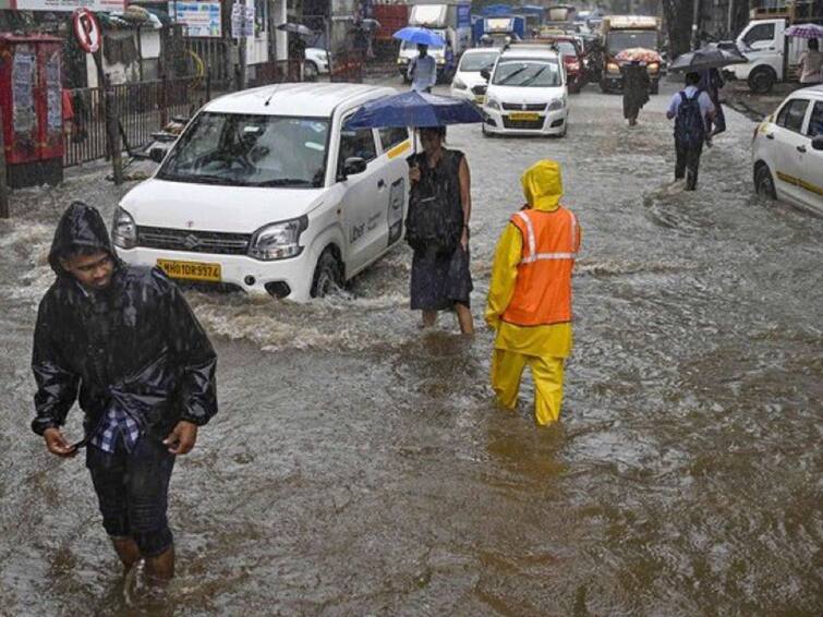 Red Alert Announced in Mumbai Amid Heavy Rains, Schools And Colleges Shut ముంబయిలో దంచి కొట్టిన వానలు, రెడ్ అలెర్ట్ ప్రకటించిన IMD - విద్యాసంస్థలకు సెలవు