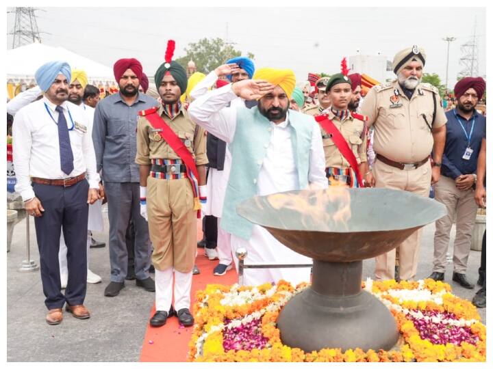 Punjab CM Bhagwant Mann made several announcements on the occasion of Kargil Vijay Day, read full details Punjab News: कारगिल विजय दिवस के मौके पर पंजाब CM भगवंत मान ने की कई घोषणानाएं, पढ़ें पूरी डीटेल