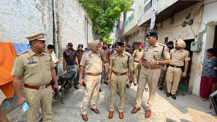 Moga Police big search operation against drugs, 19 smugglers arrested Moga News: ਪੁਲਿਸ ਹੱਥ ਲੱਗੀ ਵੱਡੀ ਸਫਲਤਾ, 19 ਸਮੱਗਲਰ ਕੀਤੇ ਕਾਬੂ, 60 ਕਿੱਲੋ ਭੁੱਕੀ ਸਮੇਤ ਆਹ ਕੁੱਝ ਕੀਤਾ ਜ਼ਬਤ