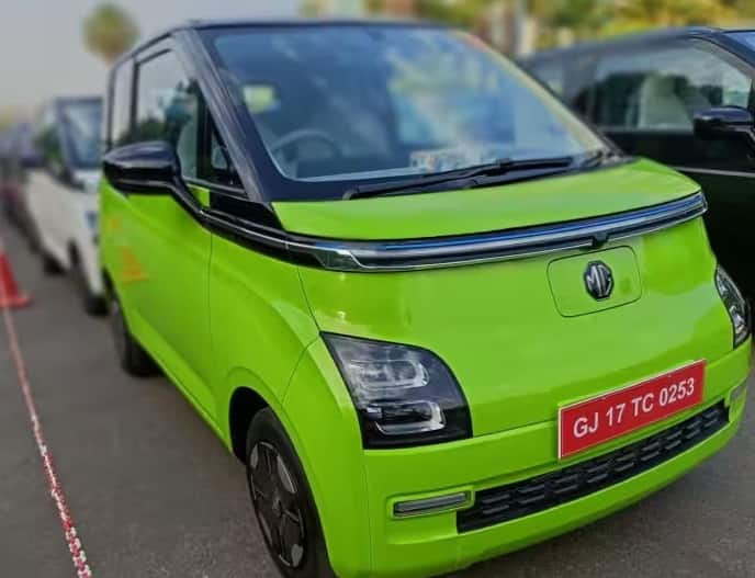 સ્થાનિક બજારમાં સૌથી સસ્તી ઇલેક્ટ્રિક કાર વિશે વાત કરીએ તો તે છે MG કોમેટ. તેની એક્સ-શોરૂમ કિંમત 7.98 લાખ રૂપિયા છે. તે ત્રણ વેરિઅન્ટમાં ઉપલબ્ધ છે.
