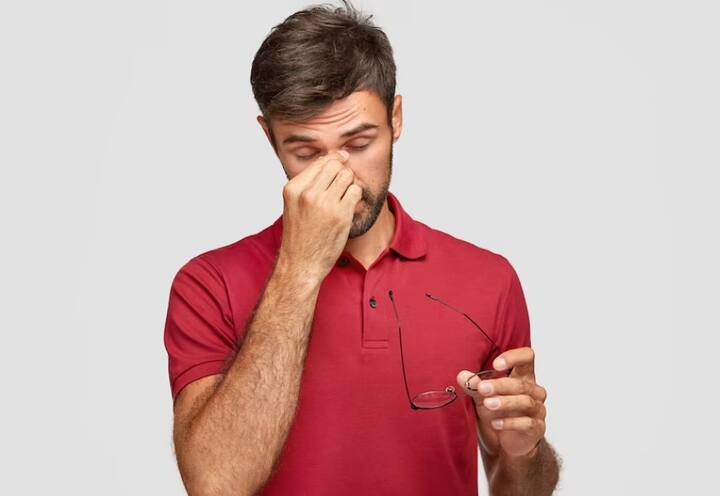 तसंच डोळ्यांना सतत स्पर्श करु नये, सभोवतालचा परिसर स्वच्छ ठेवावा, अशी काळजी घेणं गरजेचं आहे.