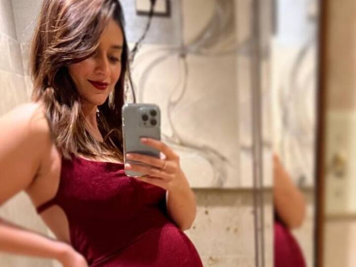 प्रेग्नेंट Ileana D'cruz ने रेड ड्रेस में बेबी बंप फ्लॉन्ट करते हुए ग्लैमरस तस्वीर की शेयर,  लोग बोले- 'पक्का बेटी होगी'