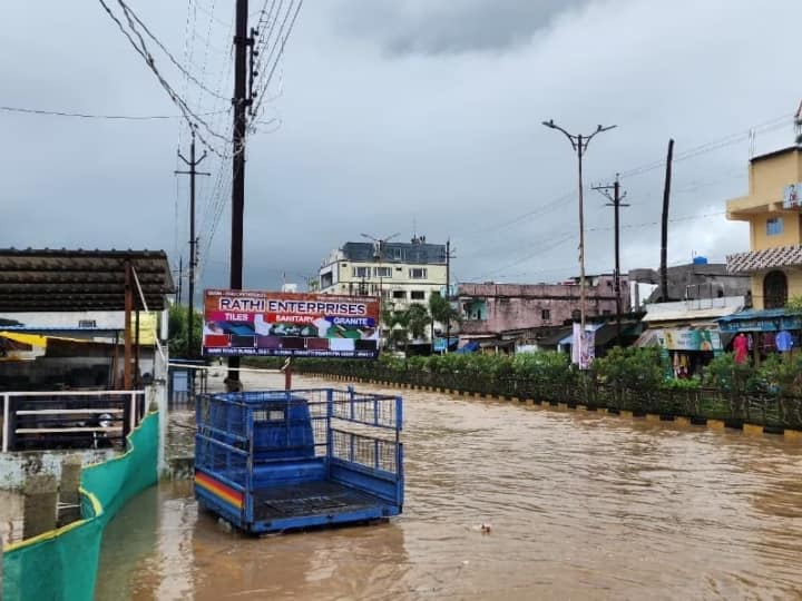 sukma flood bjp office heavy rainfall national highway Traffic jam Chhattisgarh Rain Alert ANN Sukma Flood: सुकमा में बारिश का कहर, नेशनल हाइवे डूबा, BJP कार्यालय, घरों और दुकानें में घुसा तुंगल बांध का पानी