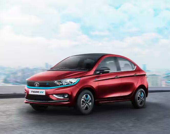 ਟਾਟਾ ਦੀ ਇਲੈਕਟ੍ਰਿਕ ਸੇਡਾਨ ਕਾਰ Tata Tigor ਤੀਜੇ ਨੰਬਰ 'ਤੇ ਮੌਜੂਦ ਹੈ। ਇਸ ਦੀ ਸ਼ੁਰੂਆਤੀ ਕੀਮਤ 12.49 ਲੱਖ ਰੁਪਏ ਐਕਸ-ਸ਼ੋਰੂਮ ਹੈ। ਇਸ ਵਿੱਚ 26kWh ਦਾ ਬੈਟਰੀ ਪੈਕ ਹੈ, ਜੋ 315 ਕਿਲੋਮੀਟਰ ਤੱਕ ਦੀ ਦੂਰੀ ਨੂੰ ਪੂਰਾ ਕਰਨ ਵਿੱਚ ਸਮਰੱਥ ਹੈ।