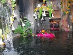 चित्तौड़गढ़ के गौमुख कुंड में बह रही तेज जल धारा, दोनों शिवलिंग डूबे, लोगों के जाने पर रोक