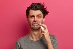 Conjunctivitis : डोळ्याच्या संसर्गाची लक्षणे कोणती, कशी काळजी घ्यावी?