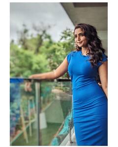 Reba John: క్యూట్ స్మైల్ తో కట్టిపడేస్తున్న 'సామజవరగమన' బ్యూటీ