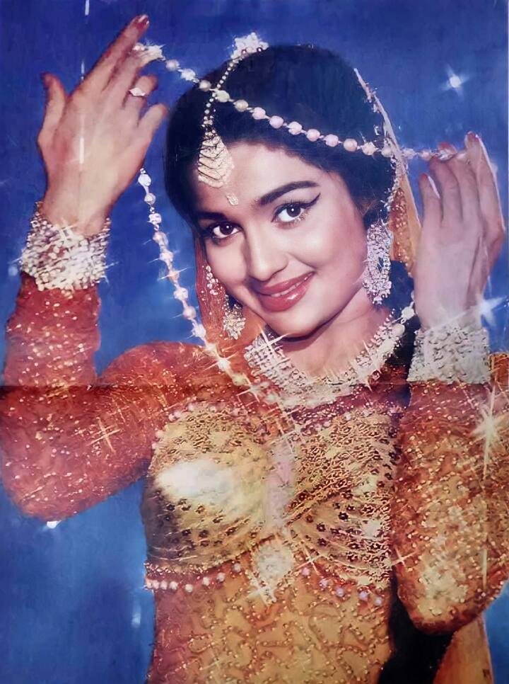 दरअसल 70 से 80 के दशक में आशा पारेख हिंदी सिनेमा पर राज करती थीं. हर कोई उनकी उम्दा अदाकारी और खूबसूरती पर कायल था. ऐसे में एक फैन ने एक्ट्रेस से मिलने के लिए हद ही पार कर दी थी.