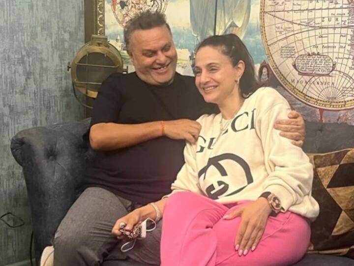 Gadar 2 Ameesha Patel reaction on Her Fight With Director Anil Sharma Gadar 2 के डायरेक्टर अनिल शर्मा संग लड़ाई पर बोलीं अमीषा पटेल- हम व्हाइट्सएप पर एक-दूसरे को ब्लॉक करते हैं लेकिन...