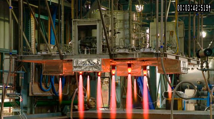 यासोबत इस्रो आणखी एका मोहीमेची तयारी करत आहे. इस्त्रोकडून गगनयानच्या इंजिनची चाचणी यशस्वी झाली आहे. इस्रोने ट्वीट करत ही माहिती दिली आहे. गगनयान हे भारतीय अंतराळ संस्थेची पहिली मानवी अंतराळ मोहीम असेल