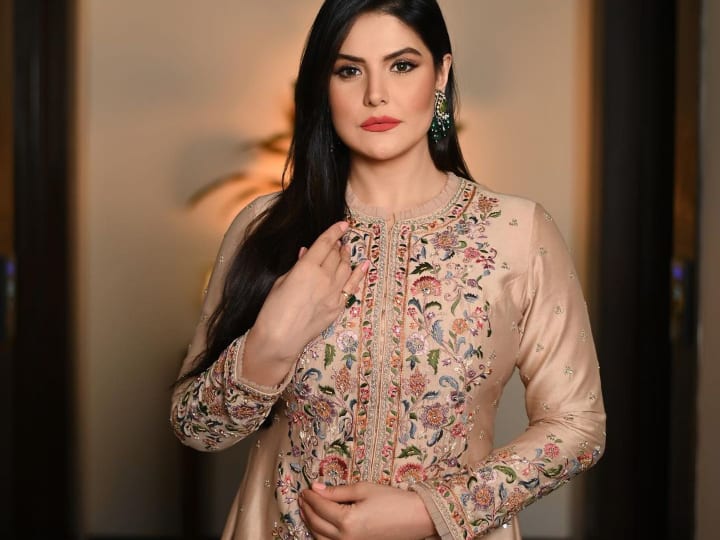 Katrina Kaif की हमशक्ल होने का Zareen Khan को हुआ नुकसान, सालों बाद एक्ट्रेस का छलका दर्द, बोलीं- 'इंडस्ट्री में लोग टैलेंट की बजाय...' Zareen Khan On comparison with Katrina Kaif also talked about Salman Khan Katrina Kaif की हमशक्ल होने का Zareen Khan को हुआ नुकसान, सालों बाद एक्ट्रेस का छलका दर्द, बोलीं- 'इंडस्ट्री में लोग टैलेंट की बजाय...'
