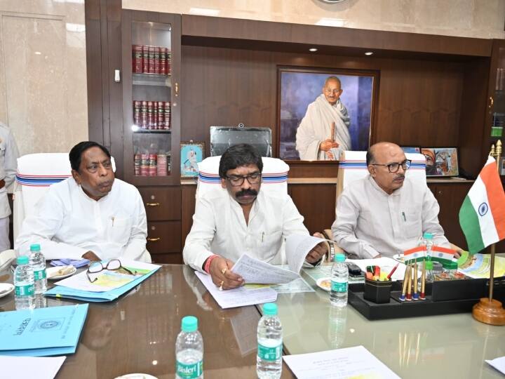 Jharkhand News: अब राजभवन में हिंदी में ही पास विधेयक भेजें, सर्वदलीय बैठक में स्पीकर का निर्देश Jharkhand Assembly speaker Rabindranath Mahato Advised to send bill passed in Hindi To Raj Bhavan Jharkhand News: अब राजभवन में हिंदी में ही पास विधेयक भेजें, सर्वदलीय बैठक में स्पीकर का निर्देश