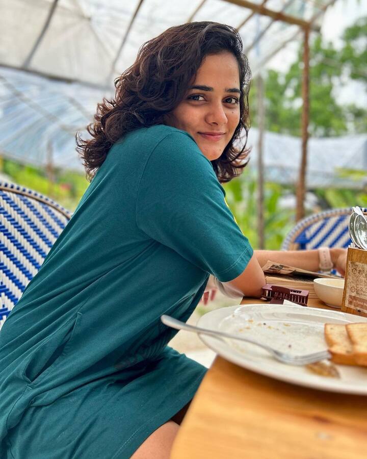 भाग्यश्री ही तिच्या वेगवेगळ्या लूकमधील फोटो सोशल मीडियावर नेहमी शेअर करते.