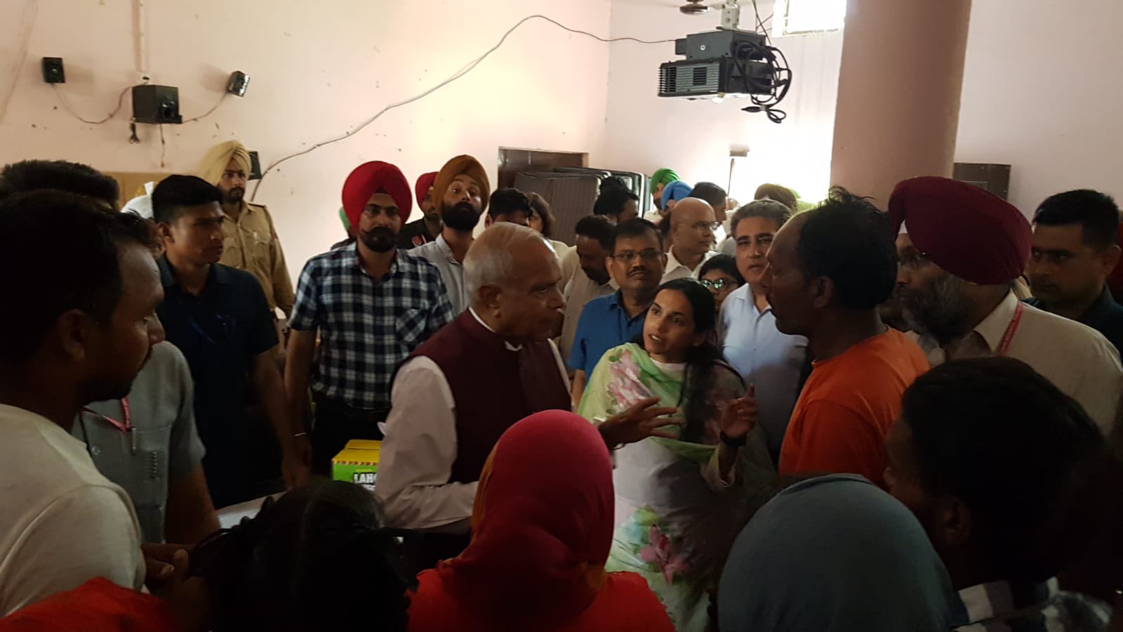 Governor: ਪਹਿਲੀ ਬਾਰ ਰਾਜਪਾਲ ਨੇ CM ਭਗਵੰਤ ਮਾਨ ਦੀ ਕੀਤੀ ਤਾਰੀਫ਼, ਪੜ੍ਹੋ ਕੀ ਕਹਿ ਗਏ ਬਨਵਾਰੀ ਲਾਲ ਪੁਰੋਹਿਤ