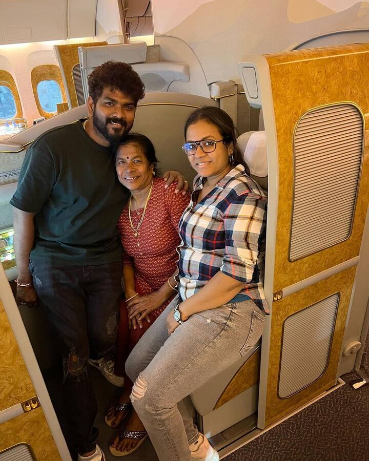 இந்த போஸ்டை பார்த்த நெட்டிசன்கள் விக்கியின் தாயாருக்கு பிறந்தநாள் வாழ்த்தை கமெண்டில் பதிவிட்டு வருகின்றனர்.