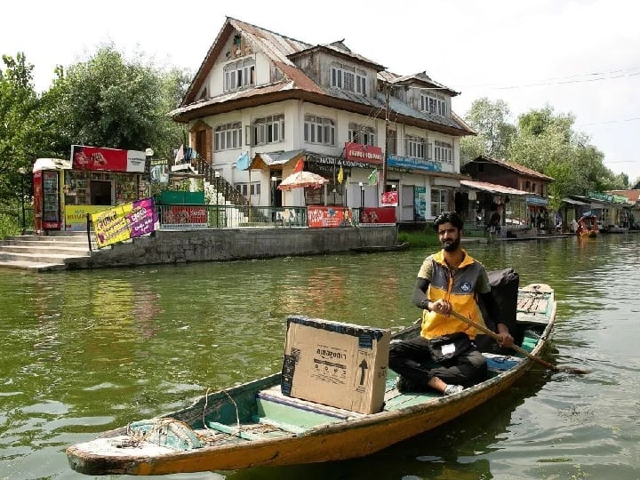 Amazon Floating Store: Now not only online, do shopping from Amazon in water also, first floating store started in India