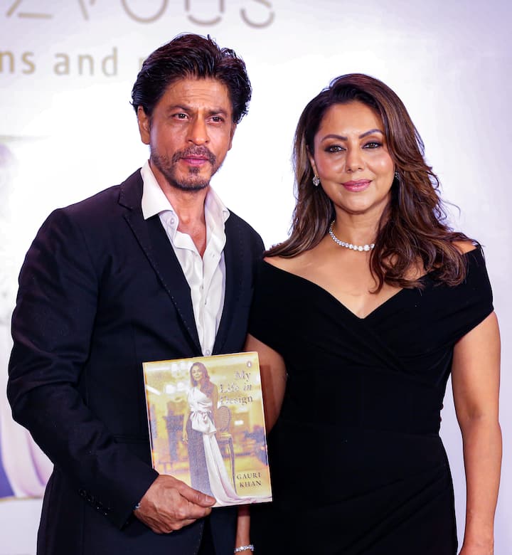 ২০১৬তে হংসরাজ কলেজ থেকে পাশ করার ২৮বছর পর ব্য়াচেলর ডিগ্রির সার্টিফিকেট পান অভিনেতা।