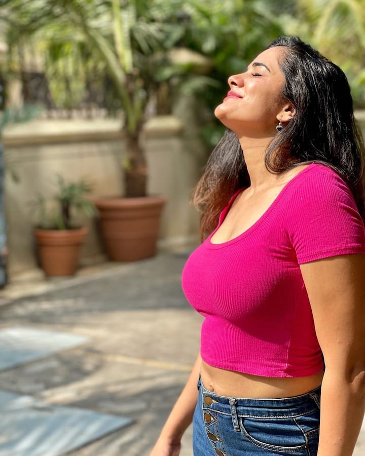 भाग्यश्रीच्या या फोटोंना चाहत्यांकडून चांगलीच पसंती मिळत असून त्याच्यावर कमेंट्सचा वर्षाव होत आहे.