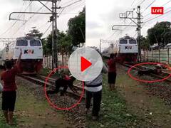 Viral Video: ਹੱਥ ਦਿਖਾ ਕੇ ਟਰੇਨ ਨੂੰ ਰੋਕਣ ਦੀ ਕੋਸ਼ਿਸ਼ ਕਰ ਰਿਹਾ ਸੀ ਵਿਅਕਤੀ, ਨਾ ਰੁਕੀ ਤਾਂ ਪਟੜੀ 'ਤੇ ਲੇਟ ਗਿਆ... ਖੌਫਨਾਕ ਵੀਡੀਓ