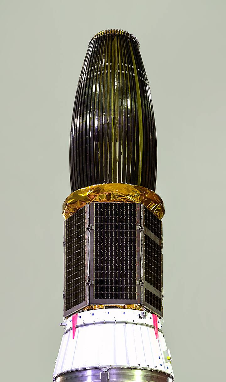 पीएसएलवी-सी56 द्वारे सहा सह-प्रवासी उपग्रह प्रक्षेपित केले जातील. यामध्ये वेलॉक्स-एएम (Velox-AM), आर्केड (Arcade), स्कूब-II (Scoob-II), न्यूलायन (NewLion), गॅलासिया-2 (Galacia-2) आणि ओआरबी-12 स्ट्राइडर (ORB-12 Strider) यांचा समावेश आहे.