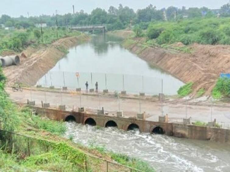 Hyderabad Rains Full of Water on Hyderabad Ponds Due to heavy Rains  Hyderabad Rains: హైదరాబాద్ ను ముంచెత్తుతున్న వానలు - ముంపు అంచున పలు కాలనీలు