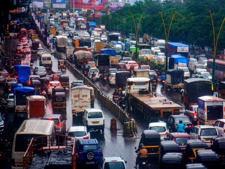 Weather Today: दिल्ली में अगले 6 दिन बारिश का अनुमान, मुंबई में रेड अलर्ट, पढ़ें देश के मौसम का नया अपडेट