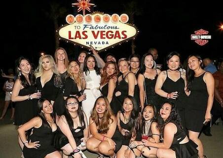 Las Vegas Night life Photos: लास वेगासची नाईटलाईफ खूप खास आहे, असं म्हटलं जातं. तिकडचं रात्रीचं वातावरण कसं असतं तुम्हाला माहित आहे का? तर पाहा...