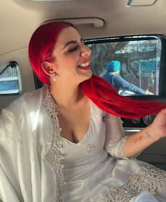 Jasmine Sandlas: ਜੈਸਮੀਨ ਸੈਂਡਲਾਸ ਦਾ ਤਸਵੀਰਾਂ 'ਚ ਦੇਖੋ ਦੇਸੀ ਅਵਤਾਰ, ਲਹਿੰਗਾ ਚੋਲੀ ਪਹਿਨੇ ਨਜ਼ਰ ਆਈ ਗੁਲਾਬੀ ਕੁਈਨ