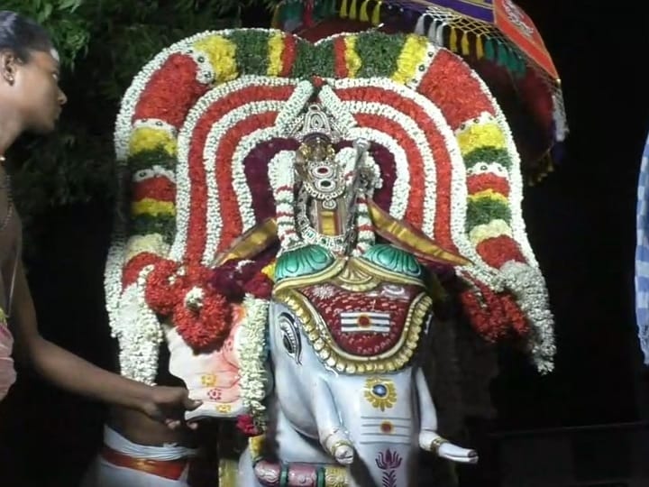 கரூர் பசுபதீஸ்வரர் ஆலய நாயன்மார் குருபூஜை விழா; குதிரை, யானை வாகனத்தில் திருவீதி உலா