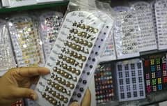 Mumbai: मुंबईतील 'या' मार्केटमध्ये मिळतात फक्त 1 रुपयांना कानातले; कुठे आहे हे मार्केट? पाहा...