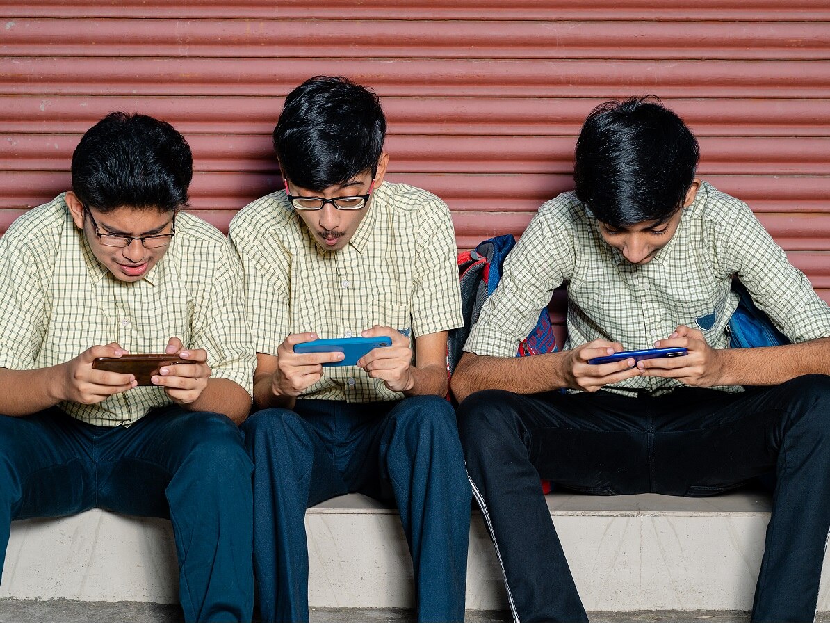 Smartphone Ban: பள்ளிகளில் ஸ்மார்ட் ஃபோன்களுக்கு உலகளாவிய தடை: யுனெஸ்கோ அதிரடி