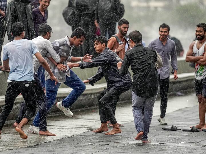 Men play Kabaddi at Marine Drive. Thirteen NDRF teams are deployed in various districts of Maharashtra in the wake of heavy rains and floods. (Image Source: PTI)