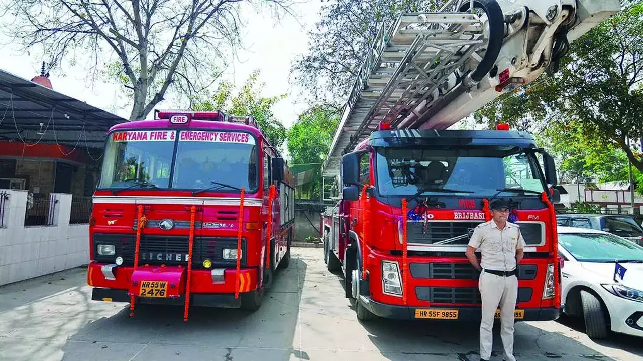 Fire: ਫਾਇਰ ਬ੍ਰਿਗੇਡ ਦੀਆਂ ਗੱਡੀਆਂ ਨੂੰ ਅਪਗ੍ਰੇਡ ਕਰਨ ਜਾ ਰਹੀ ਹਰਿਆਣਾ ਸਰਕਾਰ, ਲਗਾਇਆ ਜਾਵੇਗਾ ਆਹ ਯੰਤਰ Fire: ਫਾਇਰ ਬ੍ਰਿਗੇਡ ਦੀਆਂ ਗੱਡੀਆਂ ਨੂੰ ਅਪਗ੍ਰੇਡ ਕਰਨ ਜਾ ਰਹੀ ਹਰਿਆਣਾ ਸਰਕਾਰ, ਲਗਾਇਆ ਜਾਵੇਗਾ ਆਹ ਯੰਤਰ