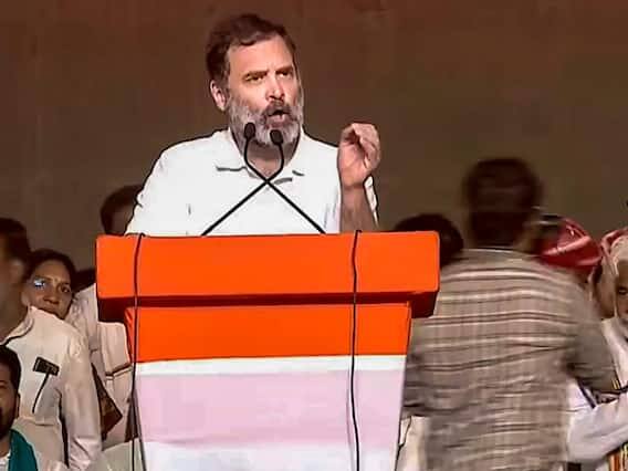 સર્વેમાં પીએમ મોદી પછી કોંગ્રેસના પૂર્વ અધ્યક્ષ રાહુલ ગાંધીનું નામ આવ્યું છે. જેમાં દાવો કરવામાં આવ્યો હતો કે 20 ટકા લોકોએ રાહુલ ગાંધીને પીએમની પસંદગી ગણાવી છે.