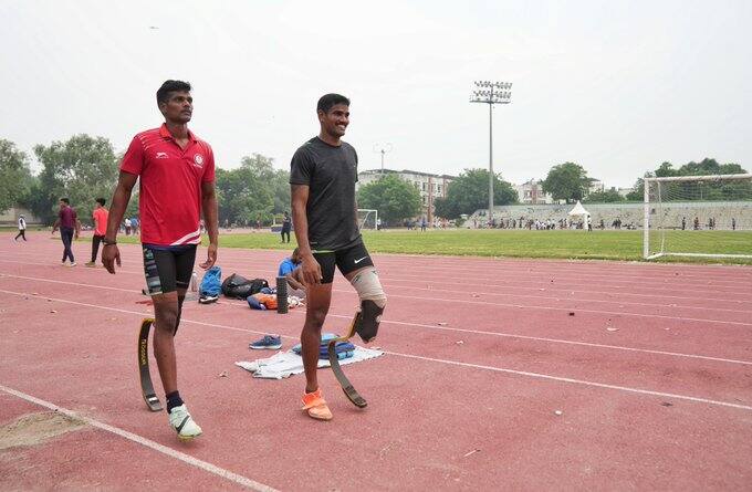 Soldier, who lost leg in landmine accident at Uri, is India’s blade-jumper at para Asian Games get to know Para Asian Games: উরি হামলায় পা খুইয়েছিলেন, প্যারা এশিয়ান গেমসে অংশ নিচ্ছেন ভারতীয় সৈনিক
