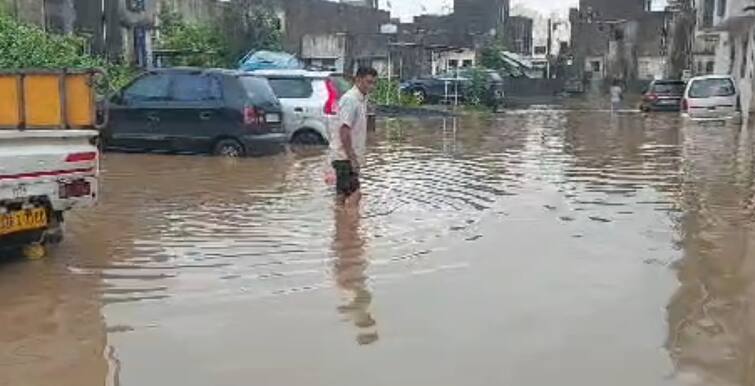 Rain Updates: eight inches rainfall Bardoli city at last night, read all rain data Rain Updates: બારડોલીમાં એક જ રાતમાં 8 ઇંચ વરસાદથી અફડાતફડી, 45 મકાનો પાણીમાં ગરકાવ, લોકો ઘર છોડીને દુર નીકળ્યા